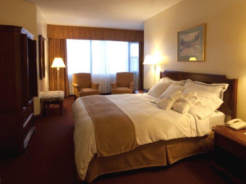 The Hollis Halifax - A Doubletree Suites By Hilton Exterior photo